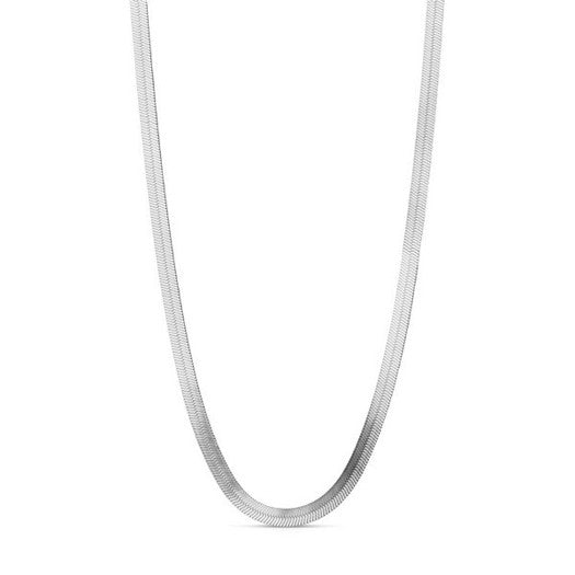 Carla halskæde i sterlingsølv fra Enamel Copenhagen i 925S sølv med 42–45 cm justerbar længde.